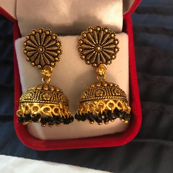 Indian ethnic Jhumka earrings - Picture 4 of 4